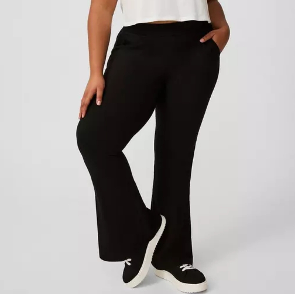 Torrid Black Full Length Signature Waist Flare Pocket Legging Size 3X NWOT